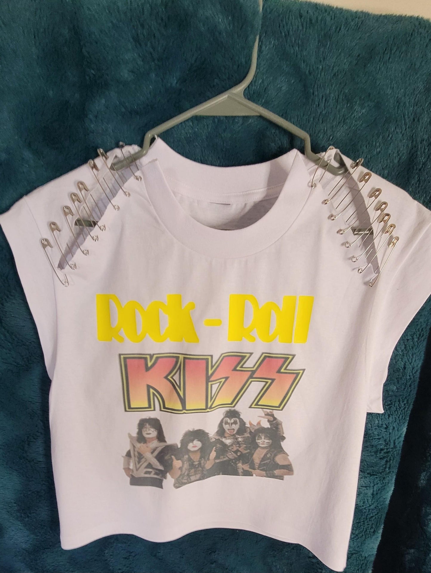 Kiss Crop Top